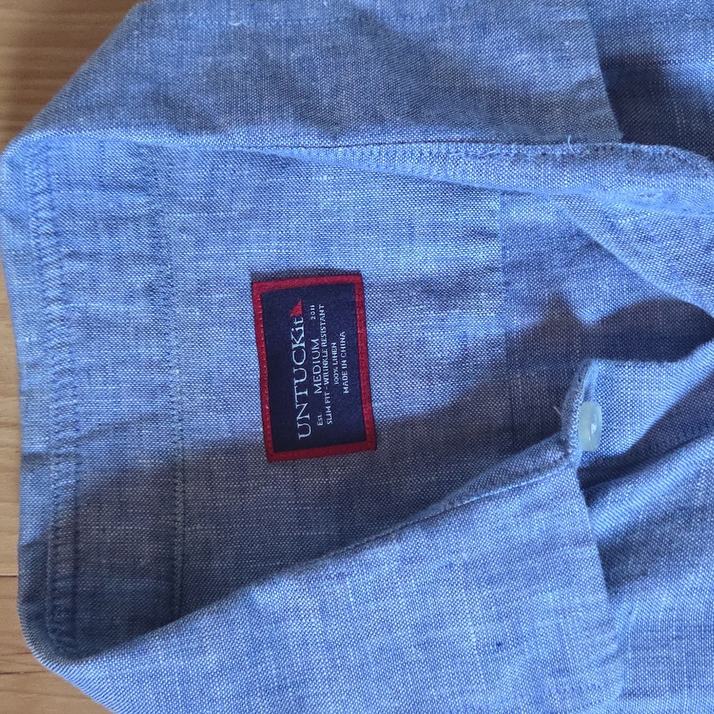 UnTuckit Linen Short Sleeve Shirt. - Picture 2 of 5
